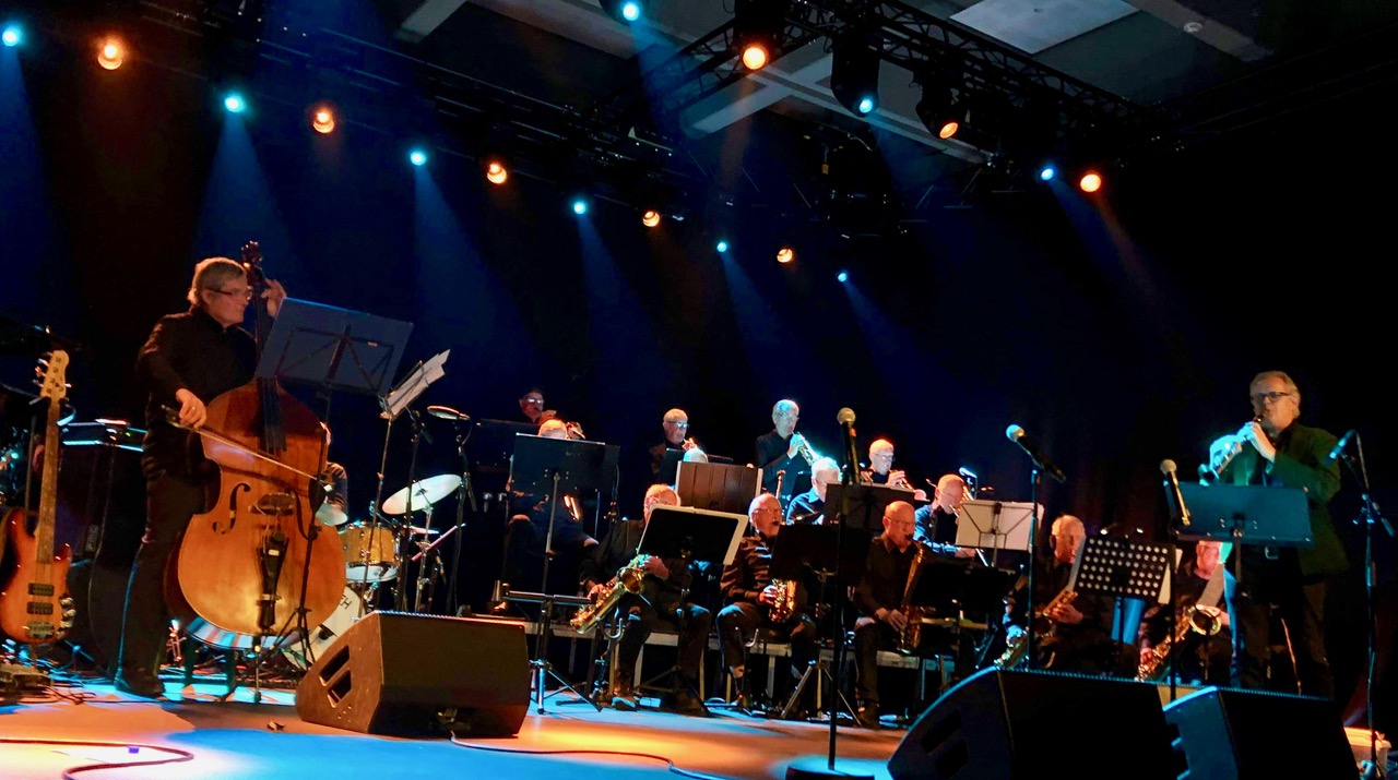 KAFE K | Juleswing med GRENLAND STORBAND